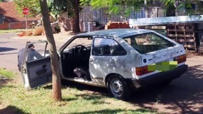 Imagem referente a notícia: Carro suspeito de envolvimento em homicídio é encontrado abandonado em Cascavel