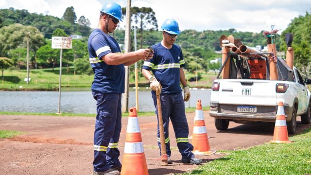 Notou algo fora do normal na rede de água ou esgoto? Saiba o que fazer