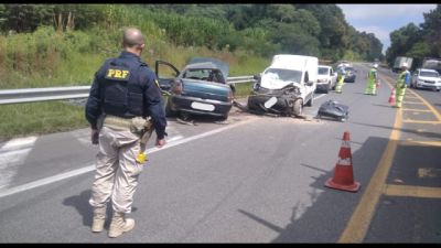 Imagem referente a notícia: Colisão frontal na BR-476 deixa um morto e dois feridos em Contenda, na Região Metropolitana de Curitiba