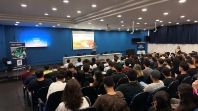 Imagem referente a notícia: Diretor-geral da Itaipu defende integração entre economia e sustentabilidade em aula magna na UEM