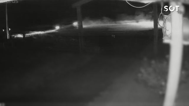 Imagem referente a notícia: Carro derrapa e sai da pista em ponte da PR-180 em Cascavel; trecho preocupa motoristas