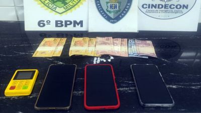 Imagem referente a notícia: Três pessoas são presas por suspeita de tráfico de drogas durante operação em Cascavel