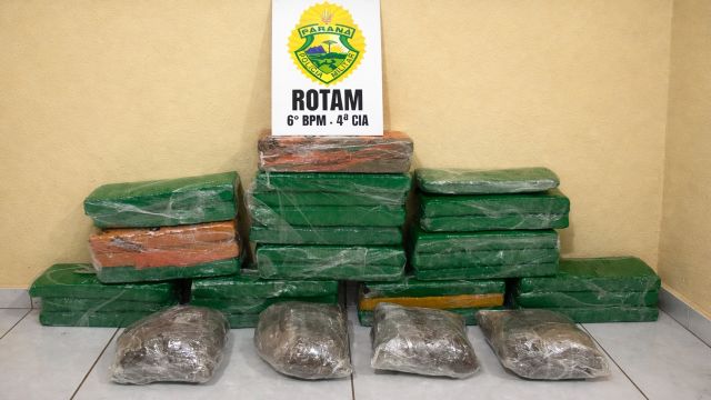 Imagem referente a notícia: Adolescente é apreendido com 25 kg de maconha em ônibus na rodoviária de Santa Tereza do Oeste