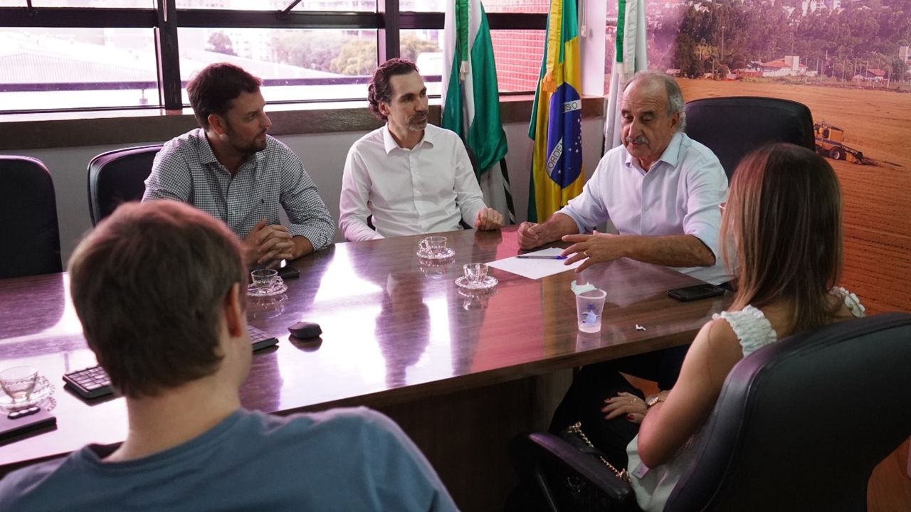 Renato Silva recebe empresário catarinense com investimentos na área da construção civil em Cascavel