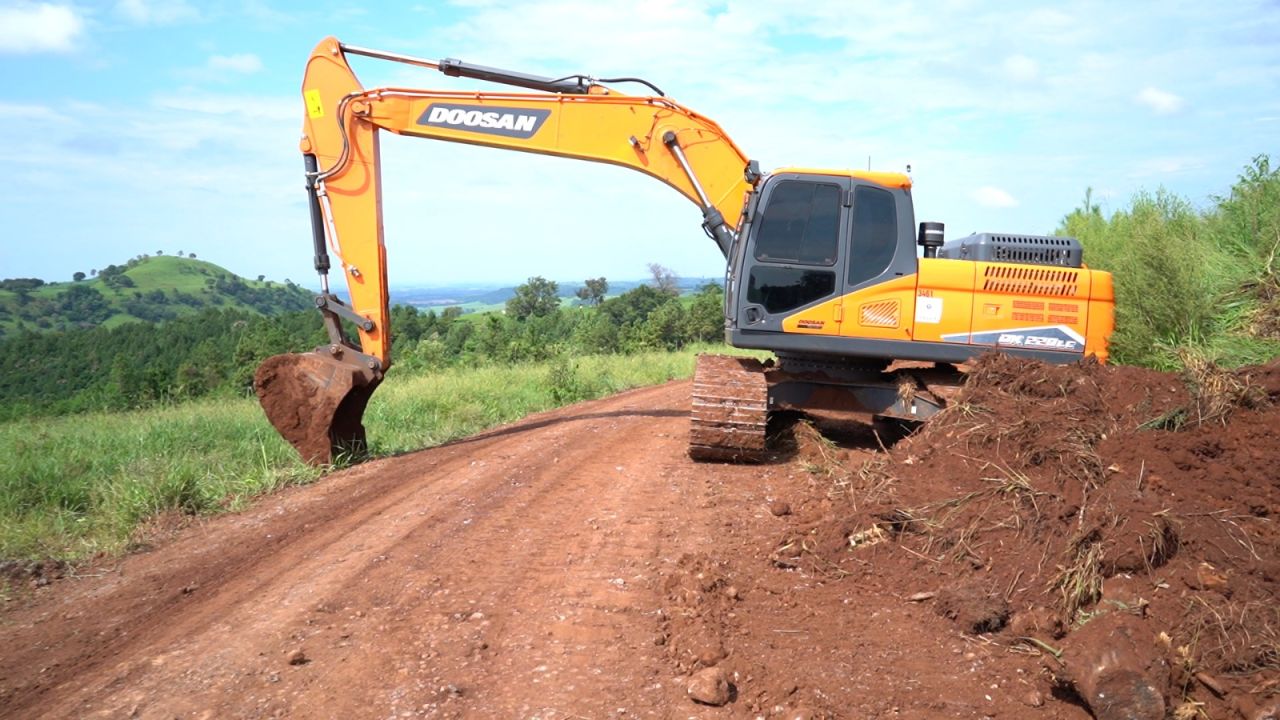 Prefeitura de Cascavel reforça frota com novos maquinários para Secretaria de Obras