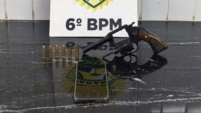 Imagem referente a notícia: Após demissão, ex-funcionário faz disparos em frente a empresa e é preso pela PM em Cascavel