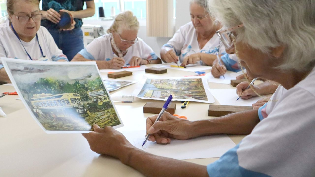Terceira idade mostra talento em oficina gratuita no FeliCidade do Idoso em Cascavel
