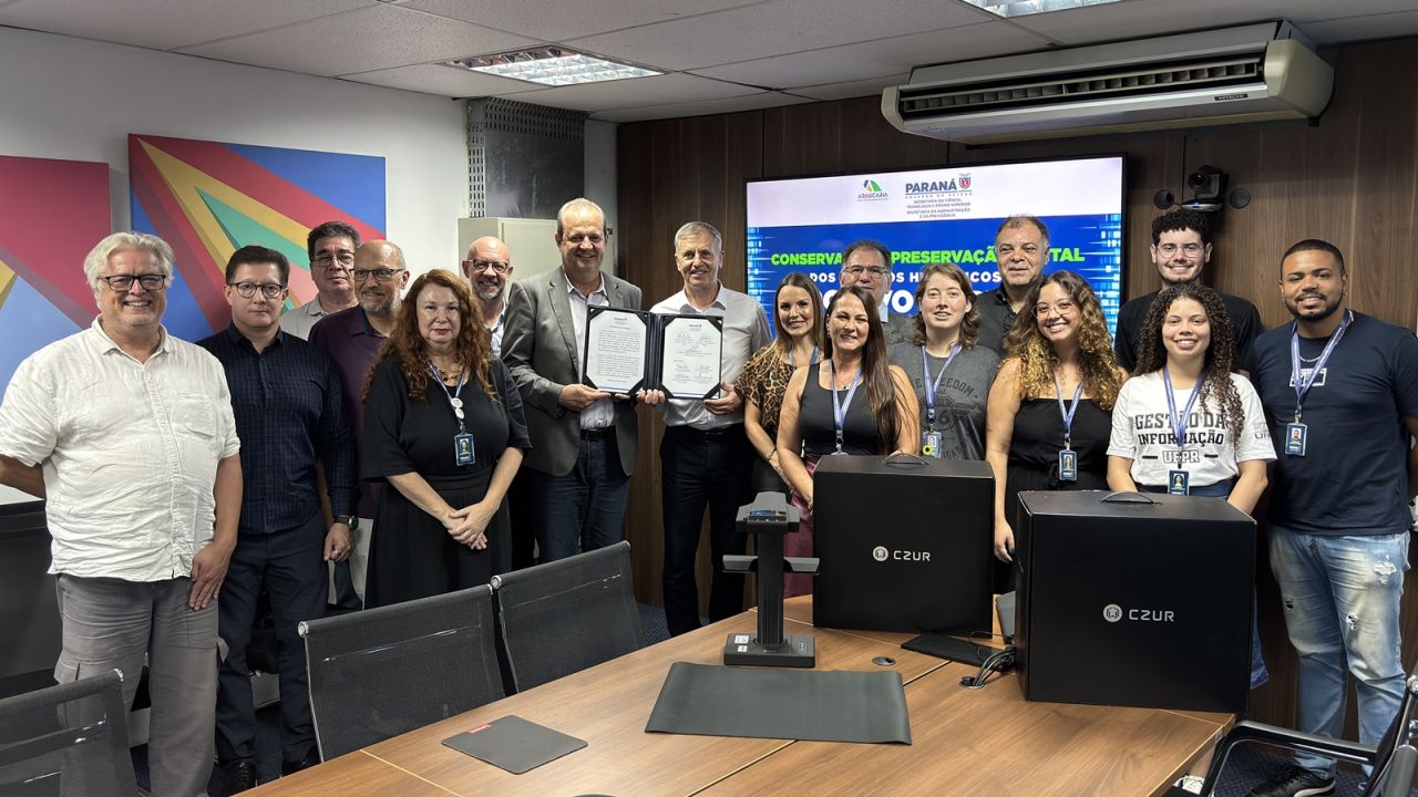 Governo do Estado anuncia projeto para digitalizar acervos do Arquivo Público do Paraná