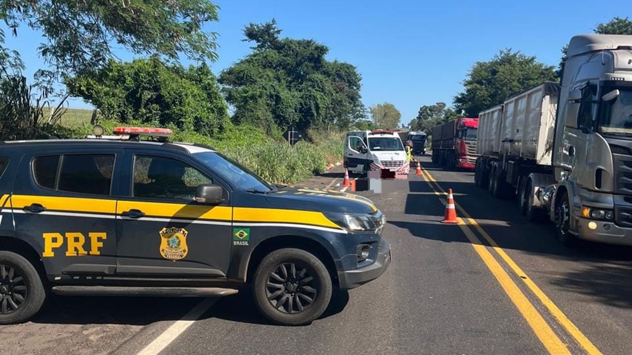 Motociclista morre após colisão frontal com carreta na BR-376, em Nova Londrina