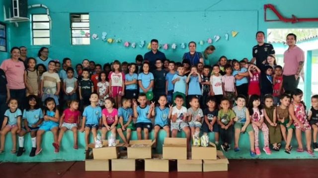 Imagem referente a notícia: Prefeitura de Catanduvas distribui cestas de Páscoa para todos os alunos da rede municipal