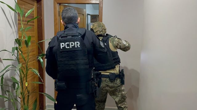 Imagem referente a notícia: PCPR prende seis pessoas em operação de combate ao tráfico de drogas no Oeste do Paraná