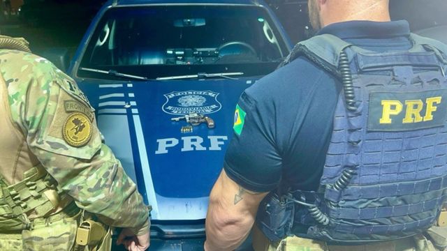 PRF liberta homem sequestrado e prende dupla armada em Cascavel