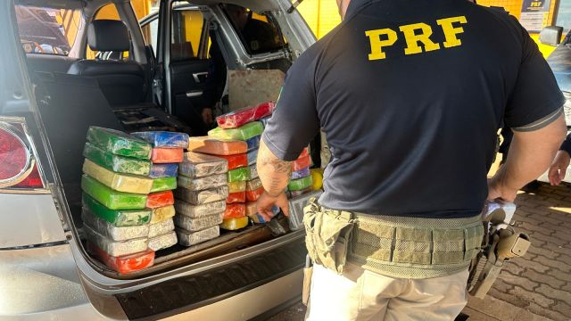 Mãe e filho são presos com 70 kg de drogas escondidas em fundo falso de SUV no Paraná