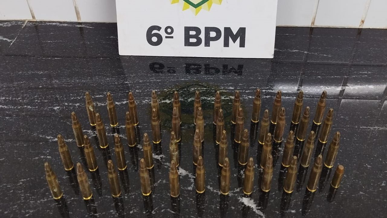 Disparo acidental com arma de fogo deixa mulher ferida e leva à apreensão de munições em Cascavel