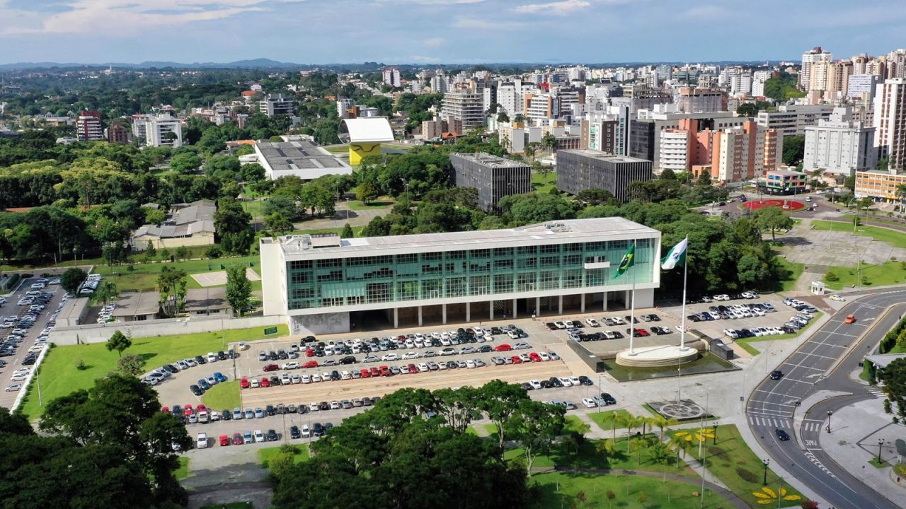 Governador Ratinho Junior assina decreto que regulamenta Fundo Estratégico do Paraná