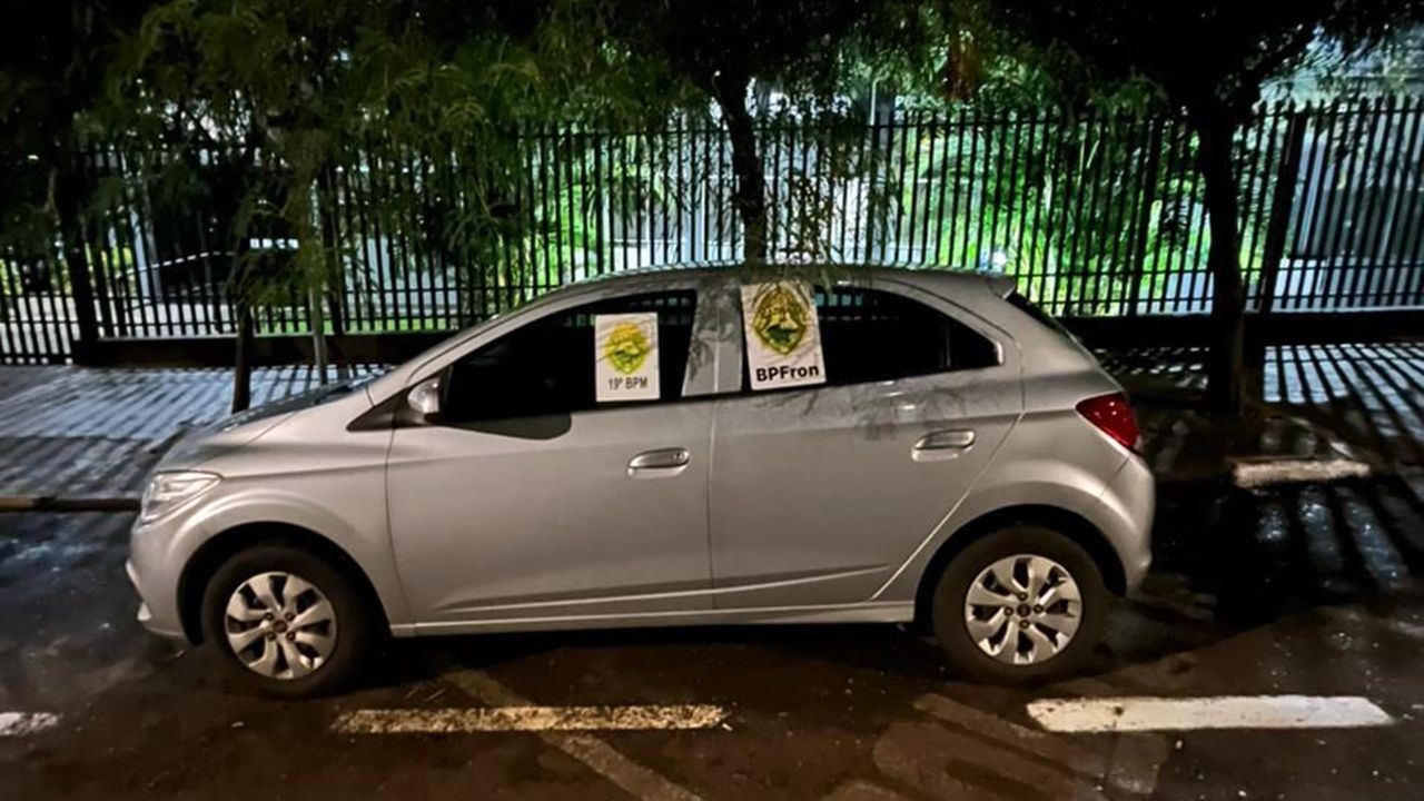 BPFRON e 19º BPM recuperam carro roubado em Cascavel após perseguição na BR-163, em Toledo