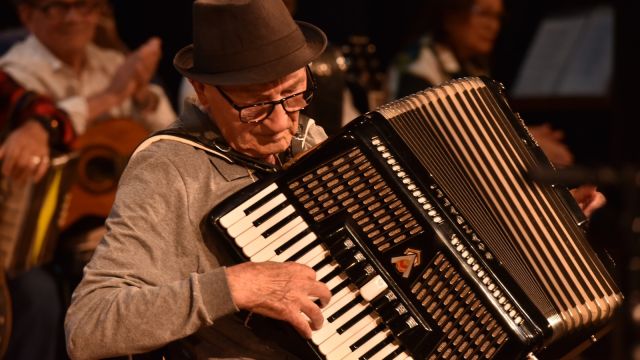 Imagem referente a notícia: Cascavel abre inscrições para o 3º Encontro de Violeiros e Sanfoneiros 60+ na segunda-feira (6)