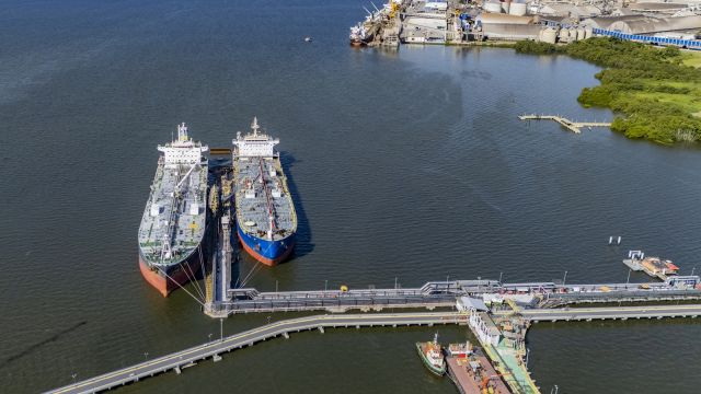 Imagem referente a notícia: Portos do Paraná investe R$ 100 milhões em segunda etapa de modernização do píer de líquidos