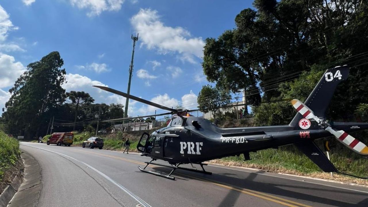 Motociclista com múltiplos traumas é resgatado por helicóptero após grave acidente na BR-476, em Colombo