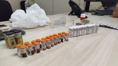 Imagem referente a notícia: PRF apreende anabolizantes e medicamentos irregulares após abordagem na BR-369, no Paraná