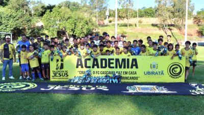 Imagem referente a notícia: Com foco em Educação e Esporte, Projeto Talentos de Jesus celebra entrega de ovos de chocolate com reconhecimento aos jovens que participam das aulas