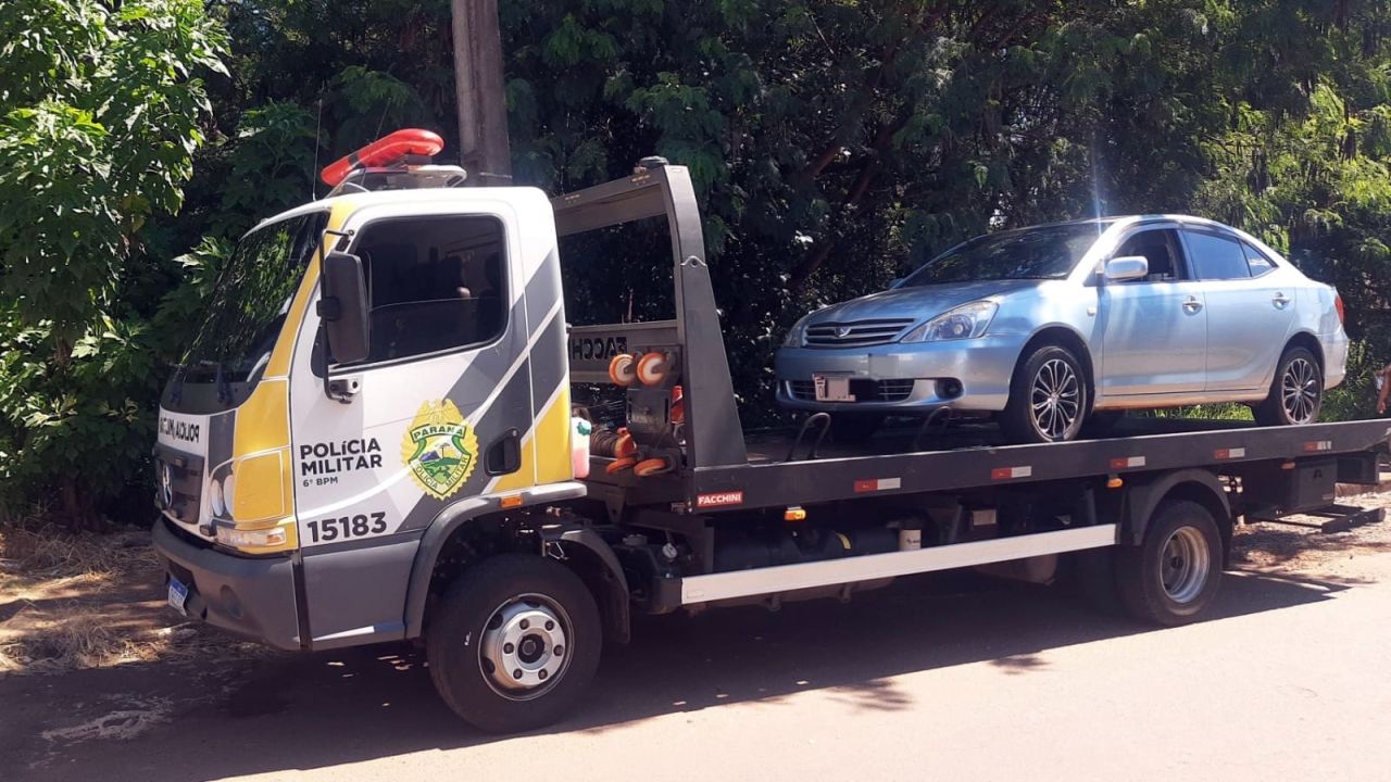 Veículo com excesso de passageiros e crianças sem segurança é apreendido em Cascavel