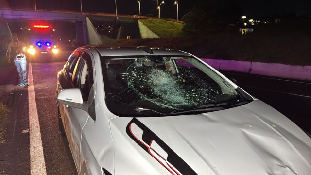 Imagem referente a notícia: Mulher de 43 anos é atropelada por automóvel na BR-467 em Cascavel e encaminhada à UPA