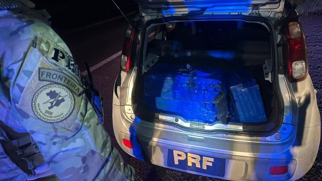 PRF apreende 100 kg de maconha em Toledo e prende motorista em flagrante por tráfico