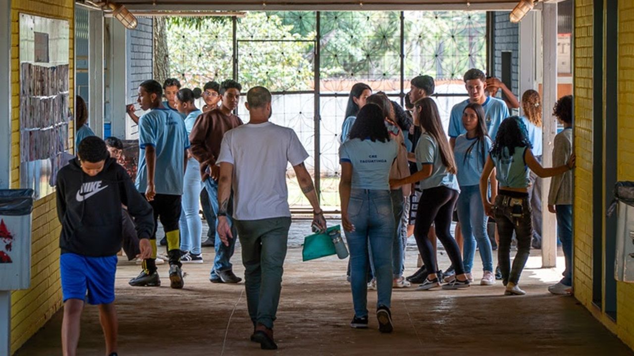 Após dois anos de Pé-de-Meia, abandono escolar no PR cai 67%