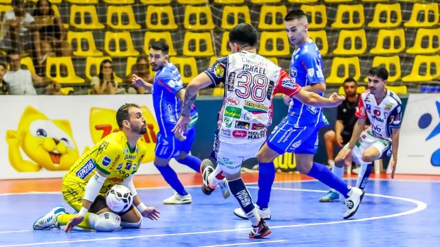 Cascavel reage duas vezes, busca empate fora e soma ponto importante na LNF contra o Umuarama