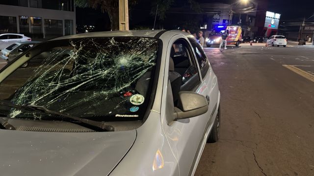 Colisão entre carro e moto deixa adolescente ferido no bairro São Cristóvão em Cascavel