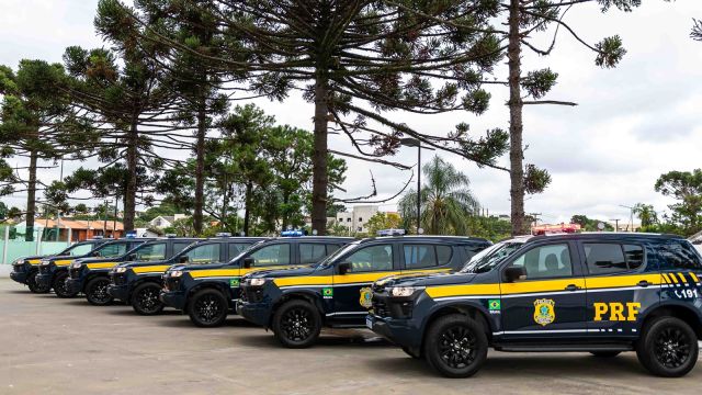Imagem referente a notícia: PRF no Paraná recebe 27 novas viaturas com apoio de emendas parlamentares
