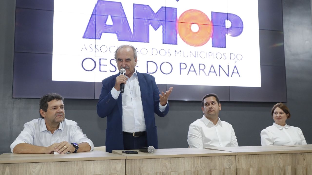 Amop abre ano letivo com encontro que reúne educadores de 57 municípios do Oeste