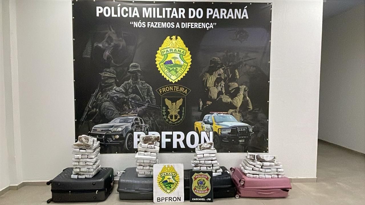 BPFRON e Polícia Federal apreendem mais de 100 kg de maconha em ônibus em Cascavel
