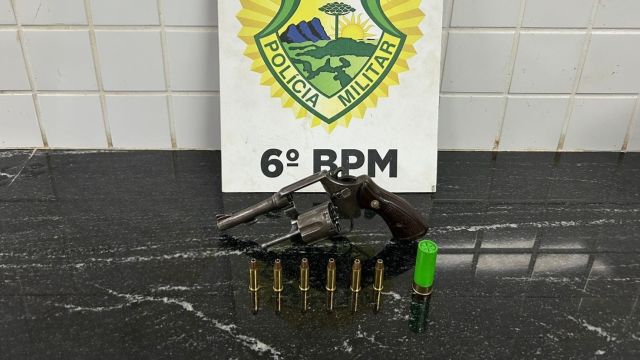Imagem referente a notícia: Operação Noite Segura prende dois suspeitos de tentativa de homicídio e apreende arma em Santa Tereza do Oeste