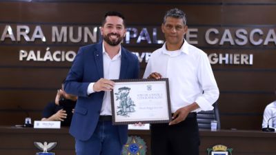 Imagem referente a notícia: Maciel da Costa, técnico de enfermagem do HU, recebe homenagem do Legislativo