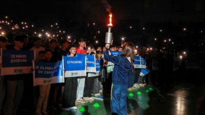 Imagem referente a notícia: Com espírito esportivo, abertura dos Jogos Escolares emociona em Cascavel