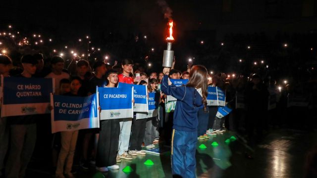 Imagem referente a notícia: Com espírito esportivo, abertura dos Jogos Escolares emociona em Cascavel