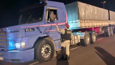 Imagem referente a notícia: Operação Lei Seca flagra 30 infrações e prende motorista sob efeito de droga em rodovias do oeste do Paraná
