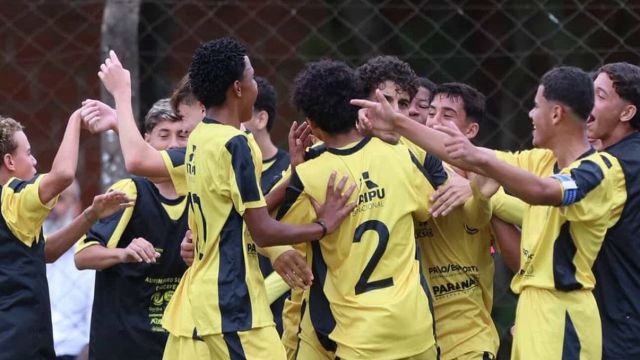 Imagem referente a notícia: FC Cascavel domina base, vence todos os jogos no fim de semana e avança à semifinal da Taça Guaporé