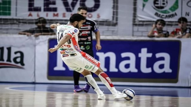 Imagem referente a notícia: Cascavel vence duelo eletrizante contra Chopinzinho e mantém invencibilidade em casa no Paranaense