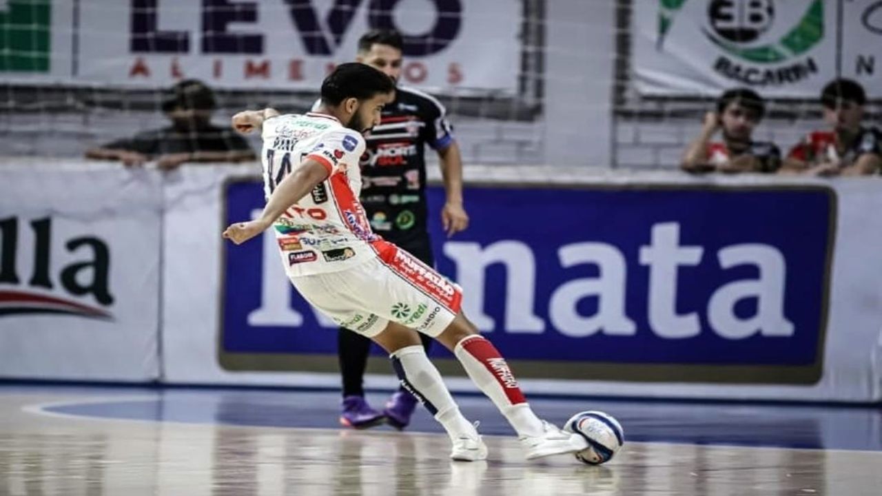 Imagem referente a notícia: Cascavel vence duelo eletrizante contra Chopinzinho e mantém invencibilidade em casa no Paranaense