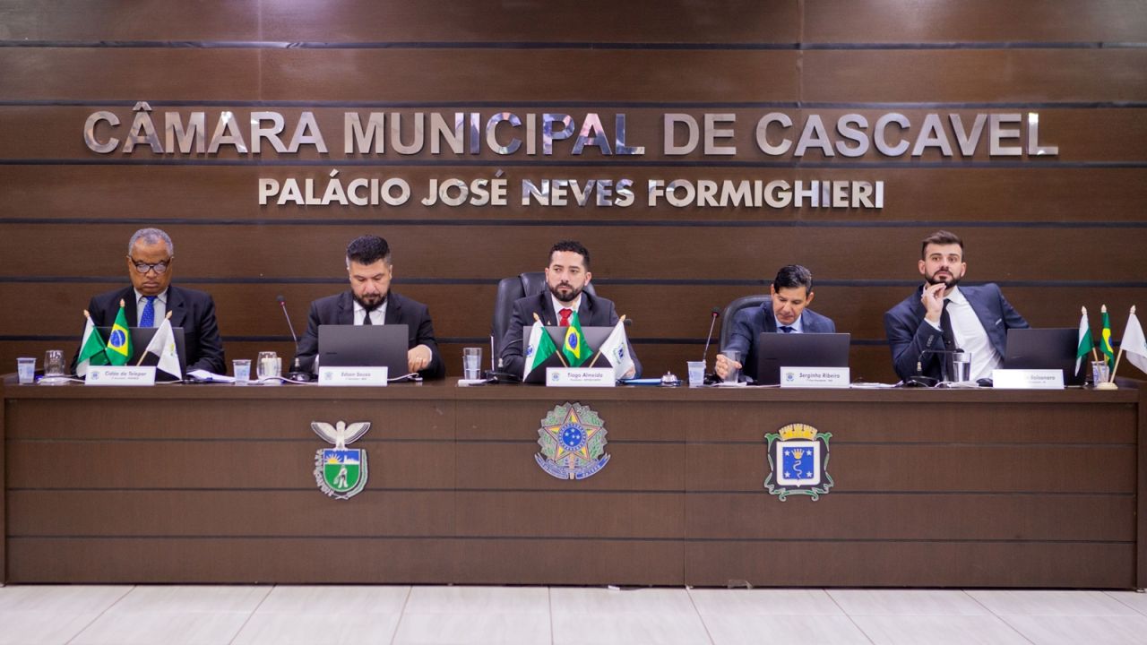 Câmara de Cascavel aprova pacote de projetos por unanimidade em sessão com foco em bem-estar animal e saúde infantil