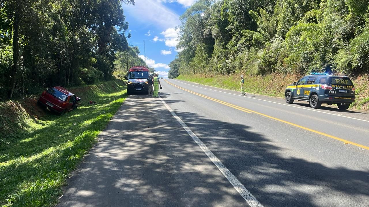 Adolescente fica gravemente ferida após capotamento na BR-373, em Prudentópolis