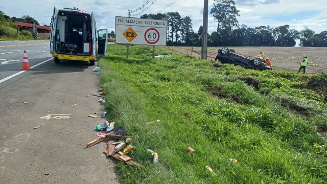 Idoso morre atropelado na BR-373 após carro perder controle e capotar em Ponta Grossa