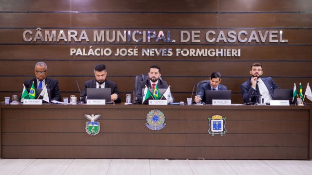 Imagem referente a notícia: Câmara de Cascavel aprova pacote de projetos por unanimidade em sessão com foco em bem-estar animal e saúde infantil