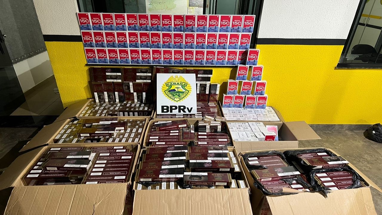 PR-317: Polícia Rodoviária apreende 800 pacotes de cigarros e 160 celulares escondidos em caminhão em Toledo