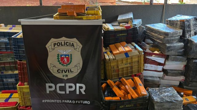 Imagem referente a notícia: PCPR apreende mais de 4 toneladas de maconha e descobre depósito de drogas em Foz do Iguaçu