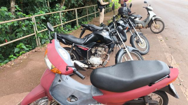 Imagem referente a notícia: Fiscalização de trânsito resulta em apreensão de motocicletas e dezenas de autuações no bairro Morumbi