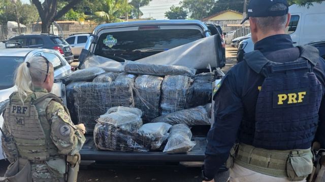 PRF apreende 471 quilos de skunk após perseguição e fuga de motorista, no norte do Paraná